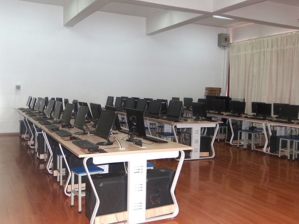 电脑教室.jpg
